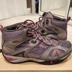 TEVA womens hiking boots